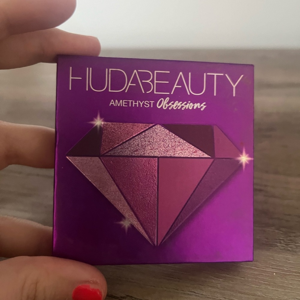 Huda Beauty Amethyst Eyeshadow